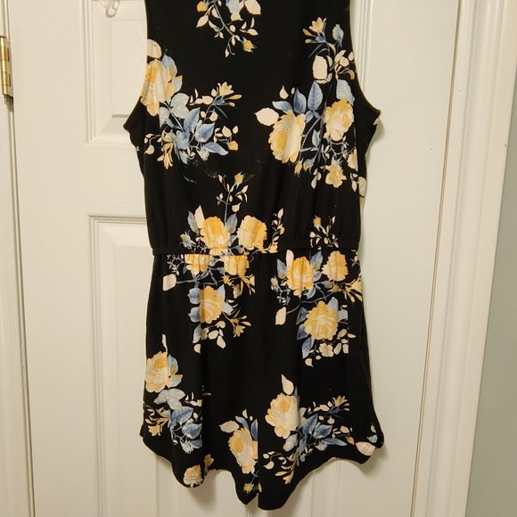 Urban Heritage one piece shorts / top. Black with floral design size petite - Picture 2 of 5